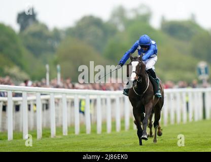 Bollin Joan wird von Duran Fentiman auf dem Weg zum Gewinn der Paddy Power „I Love Steak“-Einsätze am dritten Tag des Dante Festival 2022 auf der Pferderennbahn in York gefahren. Bilddatum: Freitag, 13. Mai 2021. Stockfoto