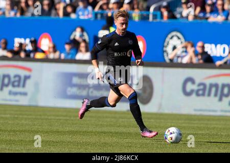 Montreal, Quebec. 07.. Mai 2022. CF Montreal Mittelfeldspieler Djordje Mihailovic (8) läuft mit dem Ball während des MLS-Spiels zwischen Orlando City und CF Montreal im Saputo Stadium in Montreal, Quebec. Daniel Lea/CSM/Alamy Live News Stockfoto