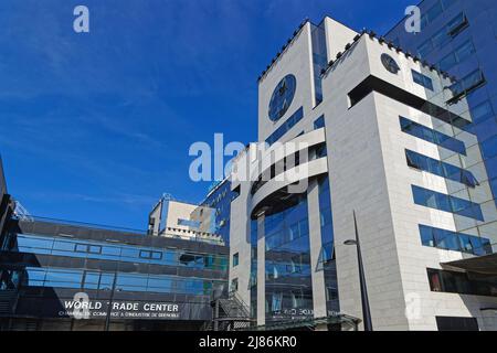 GRENOBLE, FRANKREICH, 10. Mai 2022 : modernes Handelszentrum im Bahnhofsviertel der Stadt. Stockfoto