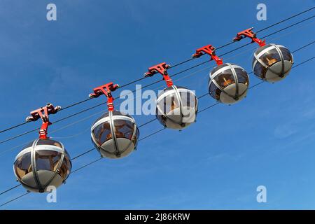 GRENOBLE, FRANKREICH, 10. Mai 2022 : die Seilbahn La Bastille wurde 1934 eingeweiht und war die erste städtische Seilbahn, die jetzt in 'Les Bulles' (die Bubb Stockfoto