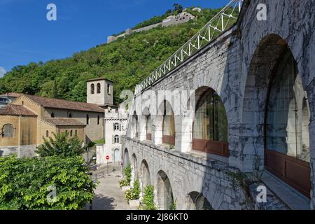 GRENOBLE, FRANCE, May 10, 2022 : La Casemate liegt in der alten Festung der Stadt Grenoble und ist ein kulturelles und wissenschaftliches Zentrum, das mit einem Fab La ausgestattet ist Stockfoto