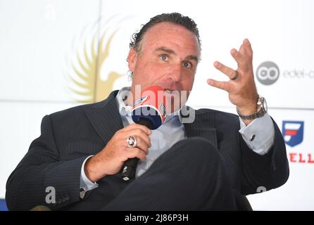 Hamburg, Deutschland. 13.. Mai 2022. Jim Tomsula, Trainer von Rhein Fire, spricht während der Pressekonferenz der European League of Football (EFL) für die Saison 2022. Quelle: Michael Schwartz/dpa/Alamy Live News Stockfoto