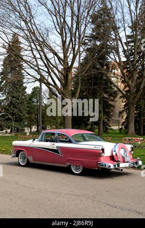 1955 Meteor Rideau Crown Victoria (Kanada) mit Kuhfänger-Option. Stockfoto