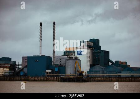 Blick auf die Tate and Lyle Sugars Factory in Newham, aufgenommen von Woolwich Stockfoto