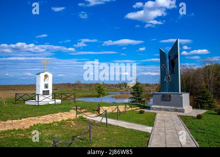 SKIRINO, RUSSLAND - 07. MAI 2022: Gedenkkomplex in Erinnerung an die Schlacht von Shelon im Jahr 1471. Region Nowgorod, Russland Stockfoto