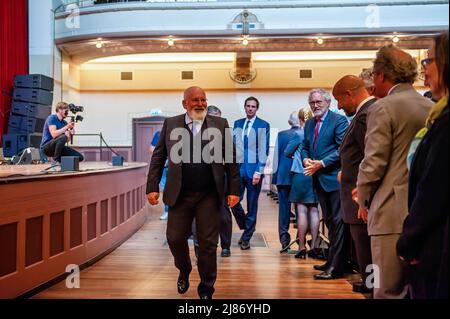 Nijmegen, Niederlande. 12.. Mai 2022. Der Vizepräsident der Europäischen Kommission, Frans Timmermans, kommt in Anwesenheit mehrerer Politiker an seinen Sitz. Die "Verträge von Nijmegen-Medaille" ist ein halbjährlicher Preis, der an eine internationale Schlüsselfigur oder eine Organisation verliehen wird, die einen besonderen Beitrag in Politik, Wissenschaft, Wirtschaft oder Kultur zur Entwicklung und Position Europas oder zum europäischen Frieden geleistet hat. In diesem Jahr erhielt Frans Timmermans die Auszeichnung für sein Engagement für Frieden und Zusammenarbeit in Europa. Frans Timmermans ist ein entschiedener Befürworter der Rechtsstaatlichkeit und hat Jahre lang Werbung gemacht Stockfoto