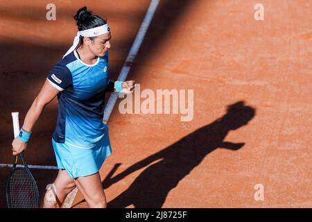 Rom, Italien. 13.. Mai 2022. Ons Jabeur feiert während des Internazionali BNL D'Italia-Spiels zwischen Maria Sakkari und Ons Jabeur am 13. Mai 2022 im Foro Italico, Rom. Kredit: Giuseppe Maffia/Alamy Live Nachrichten Gutschrift: Giuseppe Maffia/Alamy Live Nachrichten Stockfoto