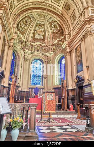 Altar und Apsis in der St. Mary le Strand Kirche, London, England. Stockfoto