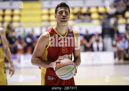 Italien. 12.. Mai 2022. Italien, Turin, 12 Maggio 2022, 3. Spiel blass aus dem italienischen Championat A2 der Lega Nazionale Pallacanestro reale Muta Torino gegen Orasi Ravenna. Torino Win 97-96 die Serie ist jetzt auf 2-1 für Ravenna (Foto von Norberto Maccagno/Pacific Press) Quelle: Pacific Press Media Production Corp./Alamy Live News Stockfoto