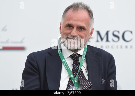 Sorrento, Italien. 13. Mai 2022. Massimo Garavaglia, italienischer Tourismusminister, bei der „Verso Sud“-Ausgabe 1., die vom Europäischen Haus Ambrosetti am 13. Mai 2022 in Sorrento, Neapel, Italien, organisiert wurde. Kredit:Franco Romano/Alamy Live Nachrichten Stockfoto