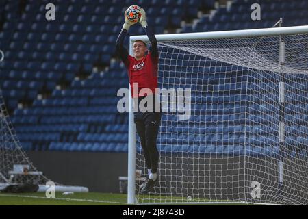 West Bromwich, Großbritannien. 13.. Mai 2022. Ted Cann #37 von West Bromwich Albion wärmt sich vor dem Start in West Bromwich, Großbritannien, am 5/13/2022 auf. (Foto von Gareth Evans/News Images/Sipa USA) Quelle: SIPA USA/Alamy Live News Stockfoto