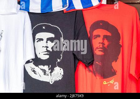 Che Guevara T-Shirts zum Verkauf in einem Artex-Geschäft in Varadero, Kuba Stockfoto
