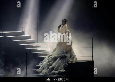 Turin, Italien. 13.. Mai 2022. 2022-05-13 15:07:40 TURIN - Sheldon Riley aus Australien während der Generalprobe des Finales des Eurovision Song Contest. ANP SANDER KING netherlands Out - belgium Out Credit: ANP/Alamy Live News Stockfoto