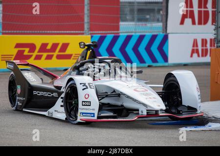Berlin, 13.. Mai 2022. 2022 Shell Recharge Berlin E-Prix, 2021-22 ABB FIA Formel E Weltmeisterschaft, Tempelhof Airport Circuit in Berlin, Deutschland im Bild: #36 Andre LOTTERER (GER) von TAG Heuer Porsche Formel E Team © Piotr Zajac/Alamy Live News Stockfoto