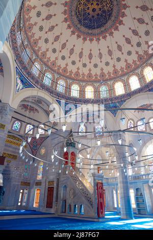 Azapkapi Sokollu Mehmet Pasa Moschee in Istanbul. Islamische Architektur Hintergrundbild. Istanbul Türkei - 1.14.2022 Stockfoto