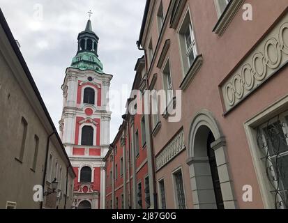 Klasztorna Straße und der Turm von Fara - Posen, Polen Stockfoto