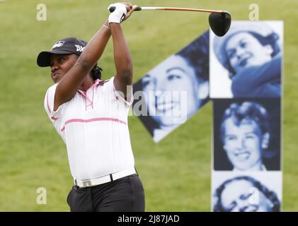 Clifton, USA. 13.. Mai 2022. Mariah Stackhouse trifft am Freitag, den 13. Mai 2022, in der zweiten Runde des LPGA Cognizant Founders Cup im Upper Montclair Country Club in Clifton, NJ, ihren Abschlag auf das 1.-Loch. Foto von John Angelillo/UPI Credit: UPI/Alamy Live News Stockfoto