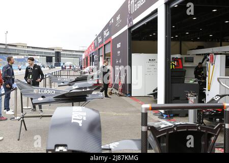 Deutschland, Berlin, 13. Mai 2022. Die offizielle Meisterschaft 'ABB FIA Formula E Championship 2021/22' besteht aus 16 Rennen, die in 10 verschiedenen Städten weltweit ausgetragen werden. Der Shell Recharge Berlin E-Prix 2022 findet am 14.. Und 15.. Mai 2022 mit einem Doppelrennen in Berlin statt. Die Elektrorennserie 2021/2022 findet auf dem ehemaligen Flughafen Tempelhof statt. Stockfoto