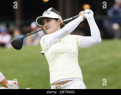 Clifton, USA. 13.. Mai 2022. Weiwei Zhang aus China trifft am Freitag, den 13. Mai 2022, in der zweiten Runde des LPGA Cognizant Founders Cup im Upper Montclair Country Club in Clifton, NJ, ihren Abschlag auf das erste Loch. Foto von John Angelillo/UPI Credit: UPI/Alamy Live News Stockfoto