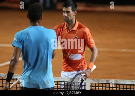 Rom, Italien. 13.. Mai 2022. ROM, ITALIEN - 13.05.2022: N.DJOKOVIC (SRB) spielt gegen F.AUGER-ALIASSIME (CAN) während ihres Einzelmänner-Rundenspiels im Internazionali BNL D'Italia am 13. Mai 2022 im Foro Italico in Rom, Italien. Kredit: Unabhängige Fotoagentur/Alamy Live Nachrichten Stockfoto