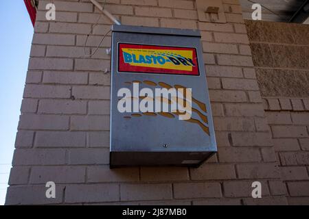 Augusta, GA USA - 10 18 22: Vintage Retro Münze Auto waschen silberne Box Stockfoto