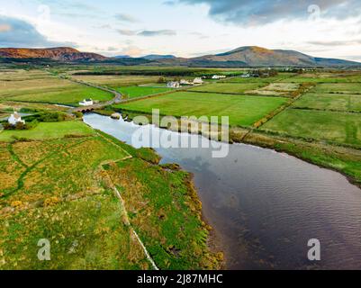 Beautidul Landschaft des Killarney National Park auf bewölkten Tag. Wandern in der Grafschaft Kerry, Irland. Stockfoto