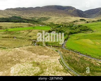 Beautidul Luftlandschaft des Killarney National Park an bewölktem Tag. Wandern in der Grafschaft Kerry, Irland Stockfoto