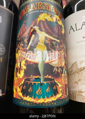 Grovetown, GA USA - 12 15 21: Wein im Ladenregal Freakshow 2019 Zinfandel Stockfoto