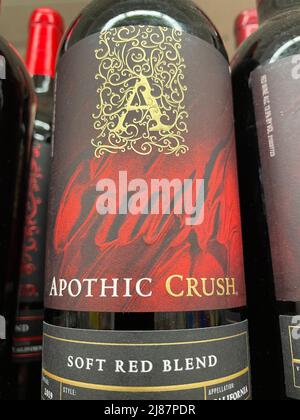 Grovetown, GA USA - 12 15 21: Wein auf einem Einzelhandelsregal Apothic Soft Red Blend Stockfoto