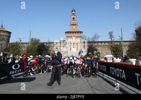 Start des Radrennens Mailand-Sanremo von der Piazza Castello in Mailand, Italien mit: Atmosphäre wo: Mailand, Italien Wann: 20 Mär 2021 Credit: Mairo Cinquetti/WENN Stockfoto