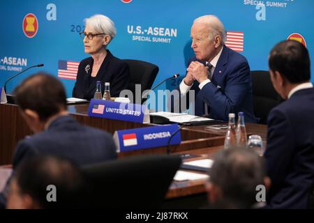 Die stellvertretende US-Außenministerin Wendy R. Sherman und Präsident Joe Biden nehmen am US-ASEAN-Sondergipfel Teil, um 45 Jahre der Beziehungen zwischen den USA und der ASEAN zu gedenken und die zentrale Rolle der ASEAN bei der Bereitstellung nachhaltiger Lösungen für die drängendsten Herausforderungen der Region zu stärken, die das Außenministerium, Harry S. Truman Building in Washington, DC am 13. Mai 2022.Quelle: Oliver Contreras/Pool via CNP /MediaPunch Stockfoto