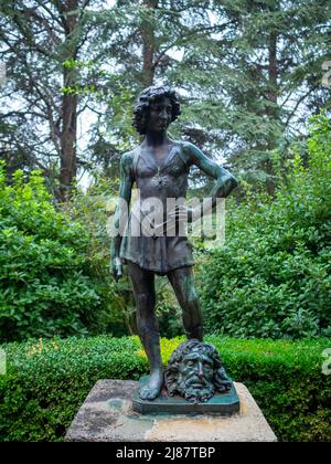 Statue von David und Goliath in den Gärten der Villa Cimbrone Stockfoto