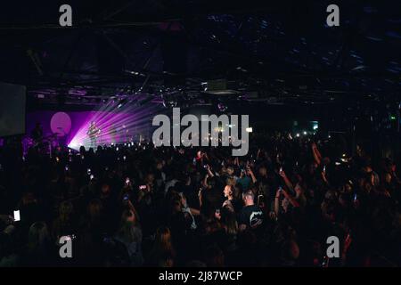 13. Mai 2022: Der englische Singer-Songwriter und Gitarrist James Bay spielt am letzten Abend seiner UK-Tournee 2022 eine ausverkaufte Show im Leadmill in Sheffield. Die Tour kommt vor der Veröffentlichung seines 3. Studio-Album â €˜Leapâ €™ im Juli veröffentlicht. Die Leadmill droht immer noch zu schließen, da Tausende von Menschen eine Petition unterschreiben, um den legendären Veranstaltungsort zu retten. Arctic Monkeys, Richard Hawley, Jarvis Cocker und bringen Sie mir die Horizonâ €™s Oli Sykes gehören zu den Sheffield-Künstler gesprochen haben, zur Unterstützung des Veranstaltungsortes (Credit Image: © Myles Wright/ZUMA Press Wire) Stockfoto