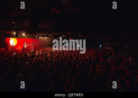 13. Mai 2022: Der englische Singer-Songwriter und Gitarrist James Bay spielt am letzten Abend seiner UK-Tournee 2022 eine ausverkaufte Show im Leadmill in Sheffield. Die Tour kommt vor der Veröffentlichung seines 3. Studio-Album â €˜Leapâ €™ im Juli veröffentlicht. Die Leadmill droht immer noch zu schließen, da Tausende von Menschen eine Petition unterschreiben, um den legendären Veranstaltungsort zu retten. Arctic Monkeys, Richard Hawley, Jarvis Cocker und bringen Sie mir die Horizonâ €™s Oli Sykes gehören zu den Sheffield-Künstler gesprochen haben, zur Unterstützung des Veranstaltungsortes (Credit Image: © Myles Wright/ZUMA Press Wire) Stockfoto
