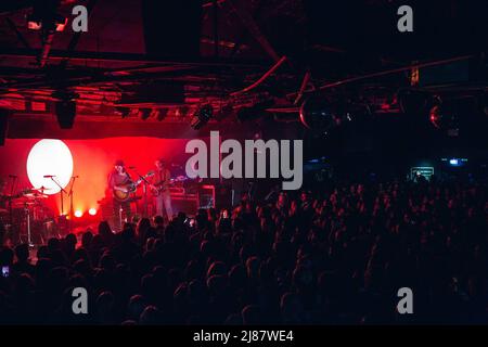 13. Mai 2022: Der englische Singer-Songwriter und Gitarrist James Bay spielt am letzten Abend seiner UK-Tournee 2022 eine ausverkaufte Show im Leadmill in Sheffield. Die Tour kommt vor der Veröffentlichung seines 3. Studio-Album â €˜Leapâ €™ im Juli veröffentlicht. Die Leadmill droht immer noch zu schließen, da Tausende von Menschen eine Petition unterschreiben, um den legendären Veranstaltungsort zu retten. Arctic Monkeys, Richard Hawley, Jarvis Cocker und bringen Sie mir die Horizonâ €™s Oli Sykes gehören zu den Sheffield-Künstler gesprochen haben, zur Unterstützung des Veranstaltungsortes (Credit Image: © Myles Wright/ZUMA Press Wire) Stockfoto