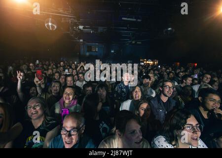 13. Mai 2022: Der englische Singer-Songwriter und Gitarrist James Bay spielt am letzten Abend seiner UK-Tournee 2022 eine ausverkaufte Show im Leadmill in Sheffield. Die Tour kommt vor der Veröffentlichung seines 3. Studio-Album â €˜Leapâ €™ im Juli veröffentlicht. Die Leadmill droht immer noch zu schließen, da Tausende von Menschen eine Petition unterschreiben, um den legendären Veranstaltungsort zu retten. Arctic Monkeys, Richard Hawley, Jarvis Cocker und bringen Sie mir die Horizonâ €™s Oli Sykes gehören zu den Sheffield-Künstler gesprochen haben, zur Unterstützung des Veranstaltungsortes (Credit Image: © Myles Wright/ZUMA Press Wire) Stockfoto