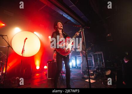 13. Mai 2022: Der englische Singer-Songwriter und Gitarrist James Bay spielt am letzten Abend seiner UK-Tournee 2022 eine ausverkaufte Show im Leadmill in Sheffield. Die Tour kommt vor der Veröffentlichung seines 3. Studio-Album â €˜Leapâ €™ im Juli veröffentlicht. Die Leadmill droht immer noch zu schließen, da Tausende von Menschen eine Petition unterschreiben, um den legendären Veranstaltungsort zu retten. Arctic Monkeys, Richard Hawley, Jarvis Cocker und bringen Sie mir die Horizonâ €™s Oli Sykes gehören zu den Sheffield-Künstler gesprochen haben, zur Unterstützung des Veranstaltungsortes (Credit Image: © Myles Wright/ZUMA Press Wire) Stockfoto