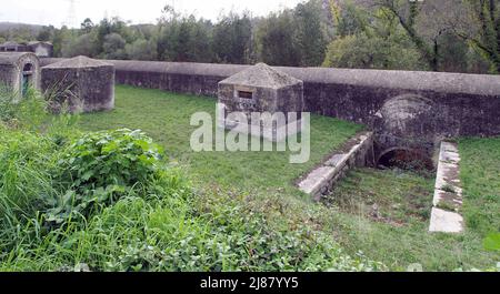 Abschnitt des Aquädukts Aguas Livres aus dem 18th. Jahrhundert in Amadora, Teil des Wasserversorgungssystems von Lissabon, Panoramabild, Amadora, Portugal Stockfoto