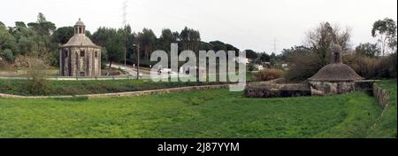 Abschnitt des Aquädukts Aguas Livres aus dem 18th. Jahrhundert in Amadora, Teil des Wasserversorgungssystems von Lissabon, Panoramabild, Amadora, Portugal Stockfoto