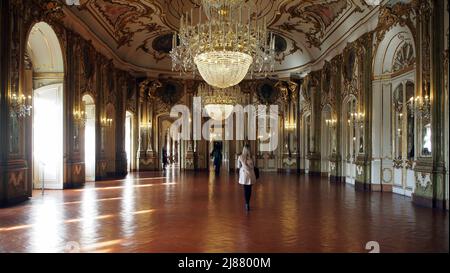 Innenräume des Queluz National Palace, Grand Ballroom, ehemalige Sommerresidenz der portugiesischen Königsfamilie aus dem 18.. Jahrhundert, in der Nähe von Lissabon, Portugal Stockfoto