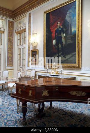 Innenausstattung des Nationalpalastes Queluz, großes Klavier im Lantern-Raum, Sommerresidenz der portugiesischen Königsfamilie aus dem 18.. Jahrhundert, Queluz, Portugal Stockfoto
