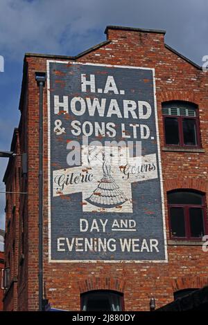 HA Howard & Sons Ltd, Tag- und Abendkleidung, Giebel-Schild, Ghost-Beschilderung, Ducie Street, Manchester, M1 Stockfoto