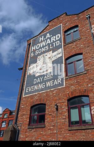 HA Howard & Sons Ltd, Tag- und Abendkleidung, Giebel-Schild, Ghost-Beschilderung, Ducie Street, Manchester, M1 Stockfoto
