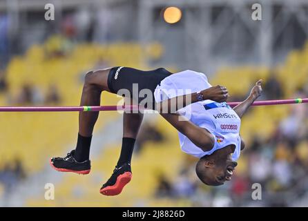 Doha, Katar. 13.. Mai 2022. Mutaz Essa Barshim aus Katar tritt beim Hochsprung der Männer beim Diamond League Athletics Meeting 2022 im Suhaim bin Hamad Stadium in Doha, der Hauptstadt von Katar, am 13. Mai 2022 an. Kredit: Nikku/Xinhua/Alamy Live Nachrichten Stockfoto