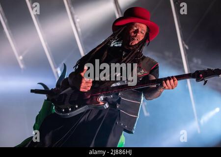 Mai. 13. 2022. Zagreb, Kroatien - Cass Lewis Bassist von der Gruppe Skunk Anansie, mit einem Live-Konzert Stockfoto