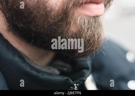 Porträt von stilvollen jungen Mann mit schweren Bart Schönheit Stockfoto