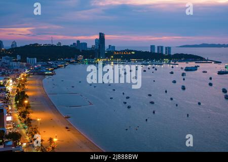 Luftaufnahme von Pattaya Stadt Alphabet auf dem Berg, Pattaya, Panoramablick über die Skyline von Pattaya Stadt Thailand Asien citiyscape Stockfoto