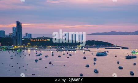 Luftaufnahme von Pattaya Stadt Alphabet auf dem Berg, Pattaya, Panoramablick über die Skyline von Pattaya Stadt Thailand Asien citiyscape Stockfoto