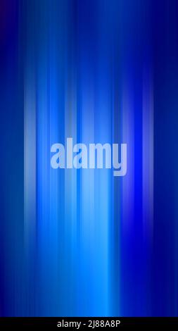 Unscharfer, farbenfroher, mehrfarbiger Hintergrund vor Lichtern. Schillernde holografische abstrakte helle Neonfarben Hintergrund. Hohes Banner Stockfoto