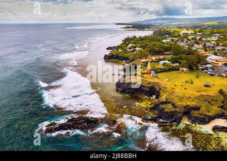 Luftaufnahme von den Klippen der spektakulären Gris Gris Strand im Süden von Mauritius. Hier ist die starke Wellen des Indischen Ozeans brechen in Richtung th Stockfoto